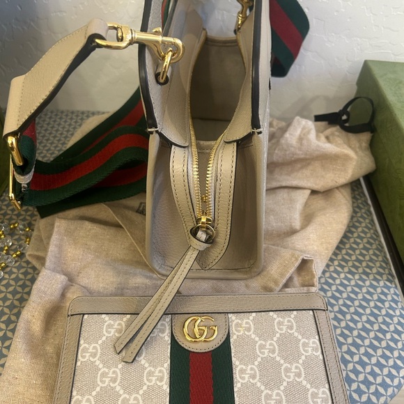 Gucci Beige and Red Crossbody Bag and matching Wallet - Picture 6 of 9